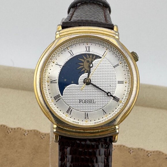 Vintage Fossil World Gold Tone Moon Phase Watch new 9 inch Brown Strap - Picture 1 of 13